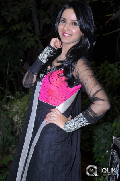 Actress-Jasmine-at-Veta-Movie-Audio-Release